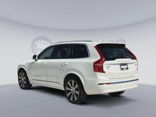Crystal White Metallic 2023 Volvo XC90 B6 Ultimate 6-Seater