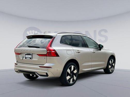 2025 Volvo XC60 Plug-In Hybrid T8 Ultra