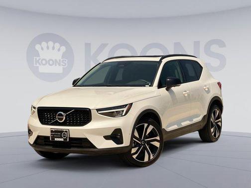 2025 Volvo XC40 B5 Plus Dark Theme