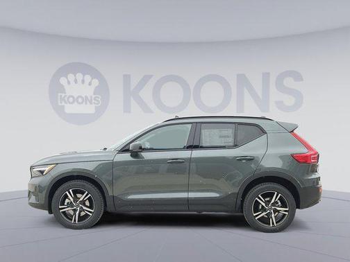2026 Volvo XC40 Core, B5 AWD Gas (mild hybrid), Dark