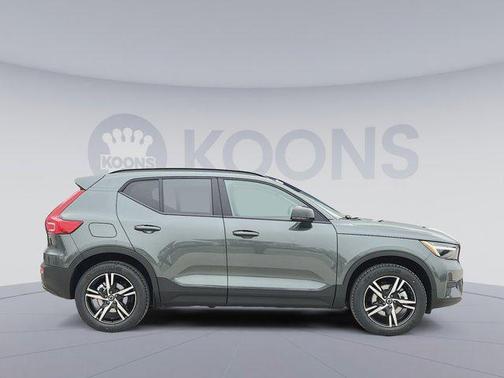 2026 Volvo XC40 Core, B5 AWD Gas (mild hybrid), Dark