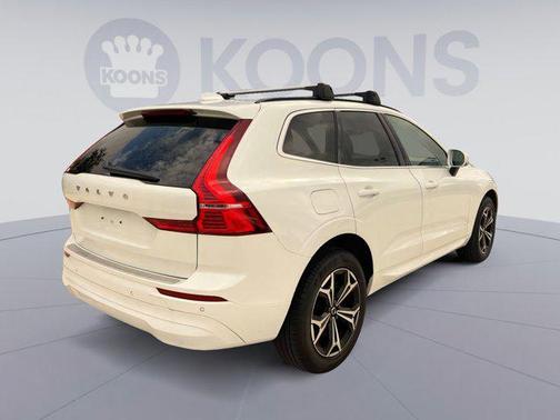 2022 Volvo XC60 B5 Momentum