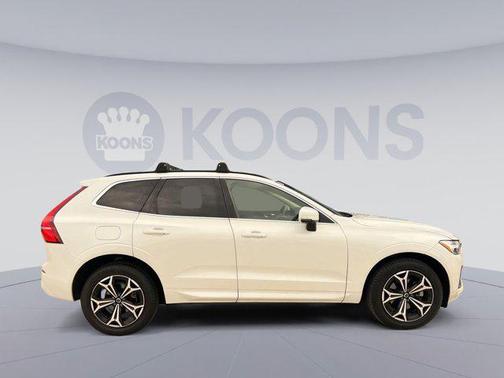 2022 Volvo XC60 B5 Momentum