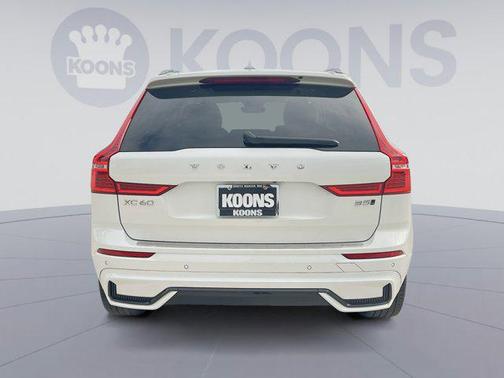 2023 Volvo XC60 B5 Plus Dark Theme