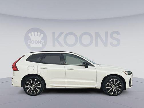 2023 Volvo XC60 B5 Plus Dark Theme