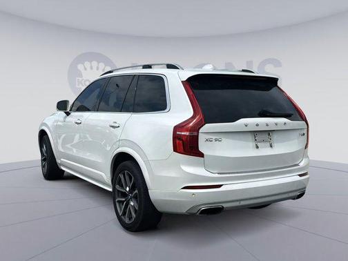 2019 Volvo XC90 T6 Momentum