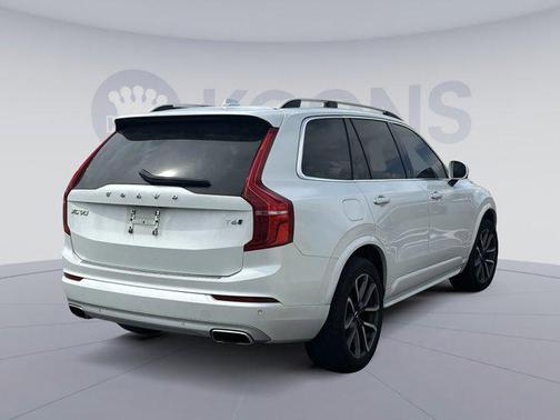 2019 Volvo XC90 T6 Momentum