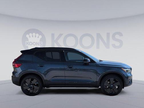 2026 Volvo XC40 B5 Ultra Black Edition