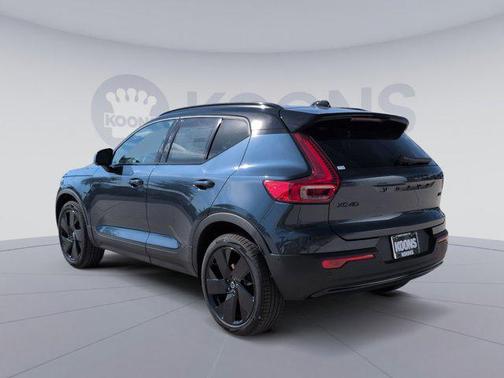 2026 Volvo XC40 B5 Ultra Black Edition