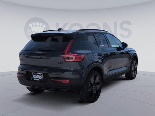 2026 Volvo XC40 B5 Ultra Black Edition