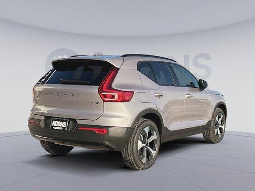 2026 Volvo XC40 Plus, B5 AWD Gas (mild hybrid), Dark