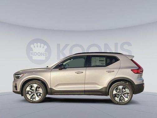 2026 Volvo XC40 Plus, B5 AWD Gas (mild hybrid), Dark