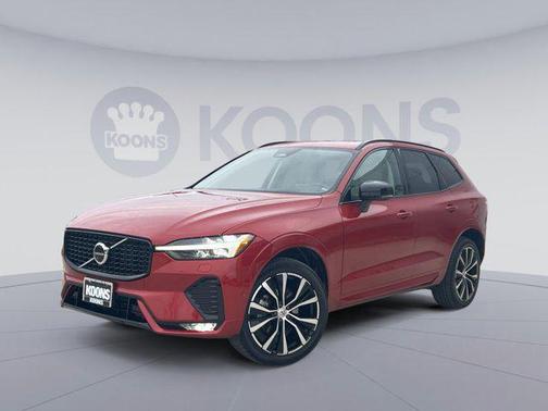 2023 Volvo XC60 B5 Ultimate Dark Theme