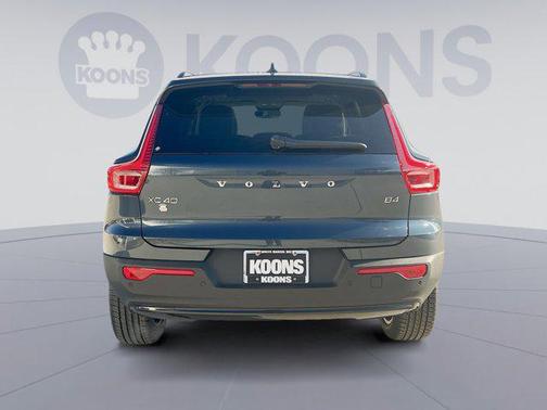 2026 Volvo XC40 B4 Plus