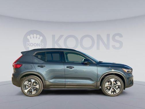 2026 Volvo XC40 B4 Plus