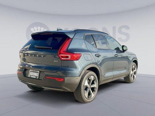 2026 Volvo XC40 B4 Plus