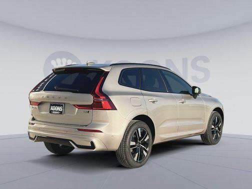 2026 Volvo XC60 B5 Plus