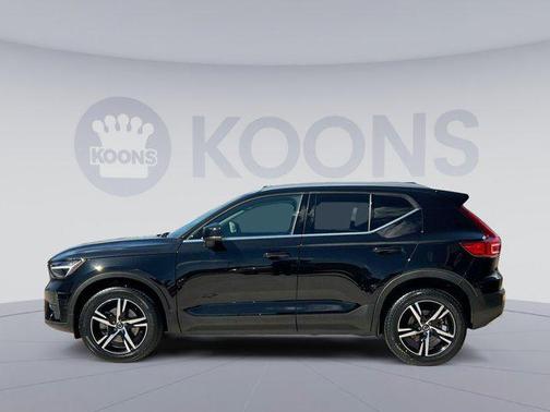 2024 Volvo XC40 B5 Core Bright Theme