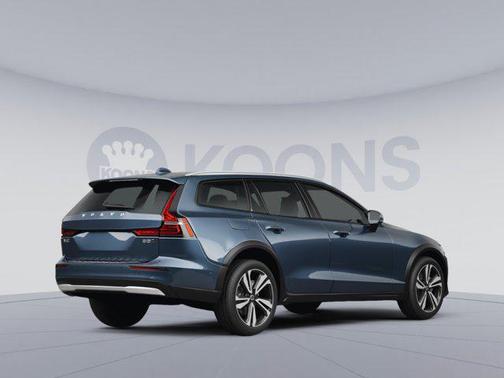 Denim Blue Metallic 2024 Volvo V60 Cross Country B5 Plus