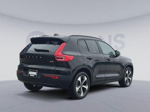 2026 Volvo XC40 B5 Plus