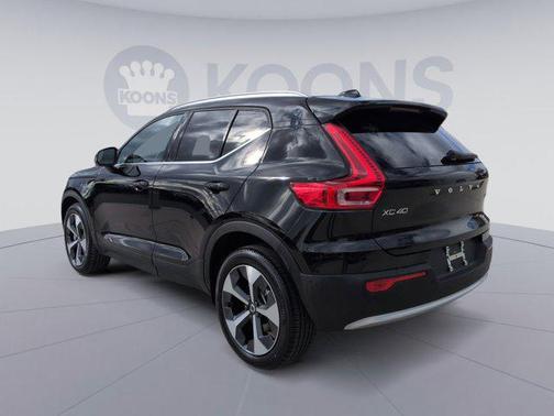 2025 Volvo XC40 B5 Plus Bright Theme