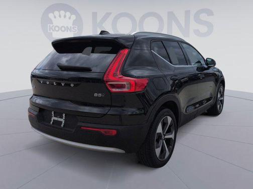 2025 Volvo XC40 B5 Plus Bright Theme