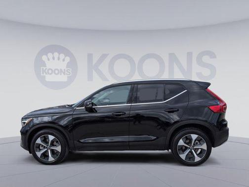 2025 Volvo XC40 B5 Plus Bright Theme