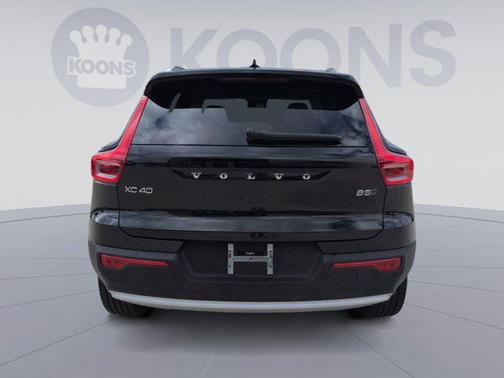 2025 Volvo XC40 B5 Plus Bright Theme