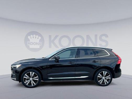 Onyx Black Metallic 2023 Volvo XC60 B5 Plus Bright Theme