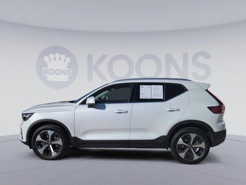 2025 Volvo XC40 B5 Core Bright Theme