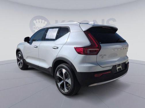 2025 Volvo XC40 B5 Core Bright Theme