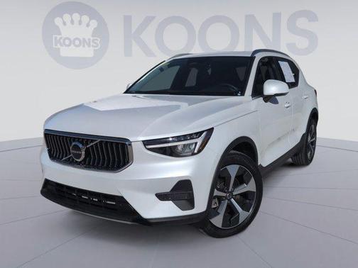 2025 Volvo XC40 B5 Core Bright Theme