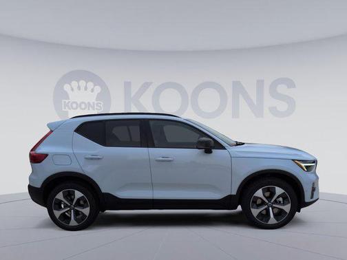2026 Volvo XC40 B5 Plus