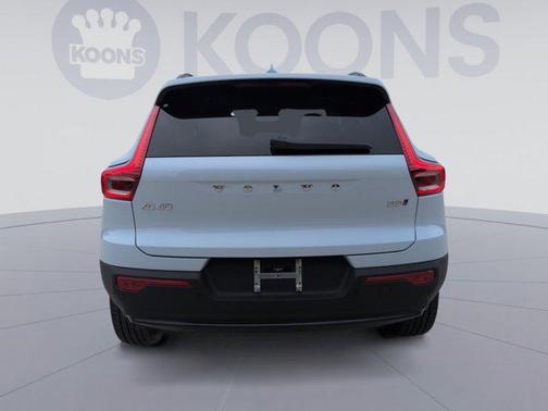 2026 Volvo XC40 B5 Plus