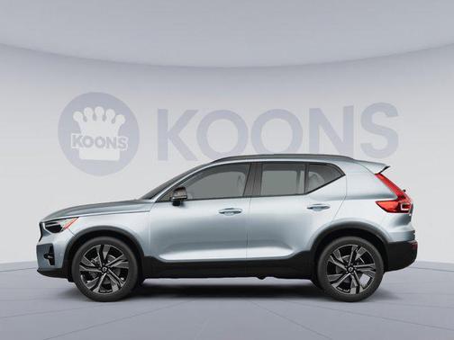2026 Volvo XC40 B5 Plus