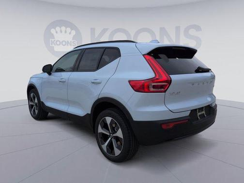 2026 Volvo XC40 B5 Plus