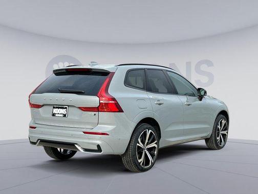 2025 Volvo XC60 B5 Ultra