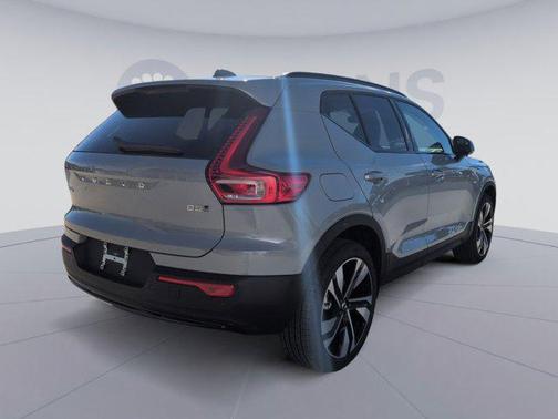 2026 Volvo XC40 B5 Ultra