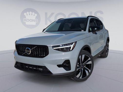2026 Volvo XC40 B5 Ultra