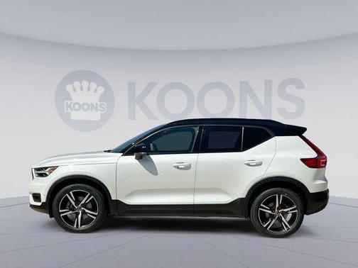 2022 Volvo XC40 T5 R-Design
