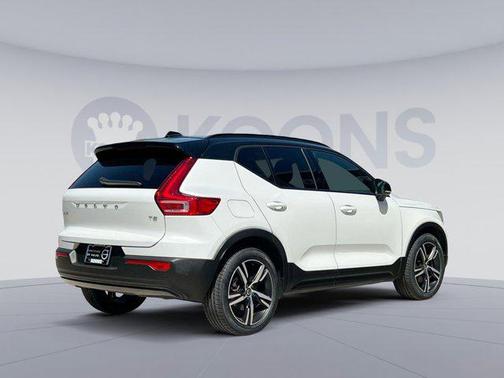 2022 Volvo XC40 T5 R-Design