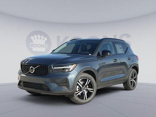 2026 Volvo XC40 Core, B5 AWD Gas (mild hybrid), Dark
