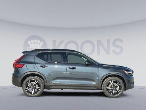 2026 Volvo XC40 Core, B5 AWD Gas (mild hybrid), Dark