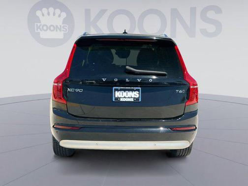 2022 Volvo XC90 T6 Momentum
