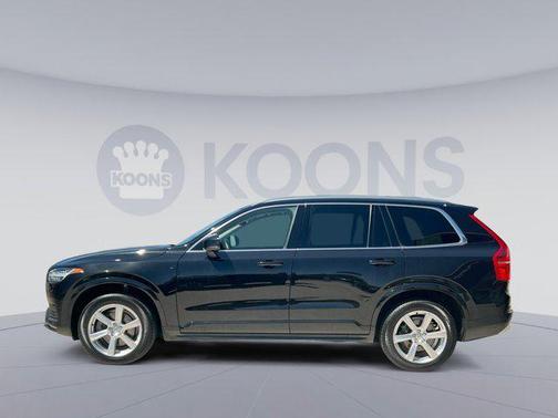 2022 Volvo XC90 T6 Momentum