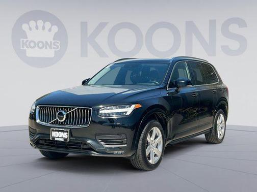 2022 Volvo XC90 T6 Momentum