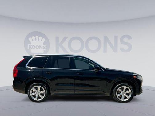 2022 Volvo XC90 T6 Momentum