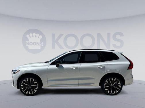 Crystal White Metallic 2026 Volvo XC60 B5 Ultra