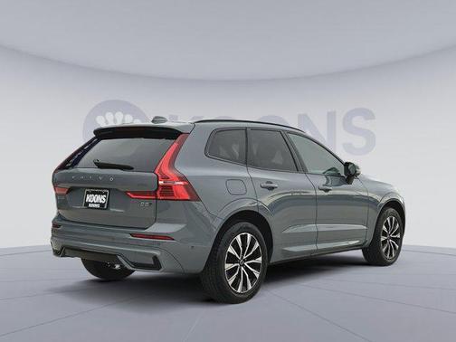 2023 Volvo XC60 B5 Plus Dark Theme