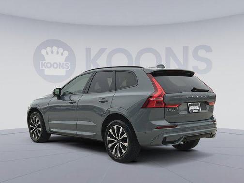 2023 Volvo XC60 B5 Plus Dark Theme